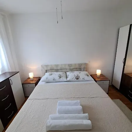 Апартаменты Dujma *